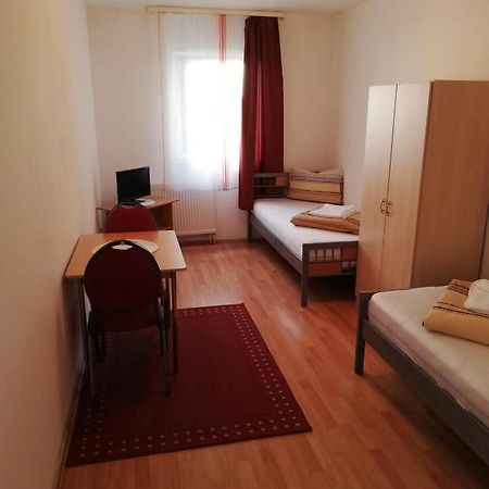 Pension Feldschloessl Инголщат Екстериор снимка